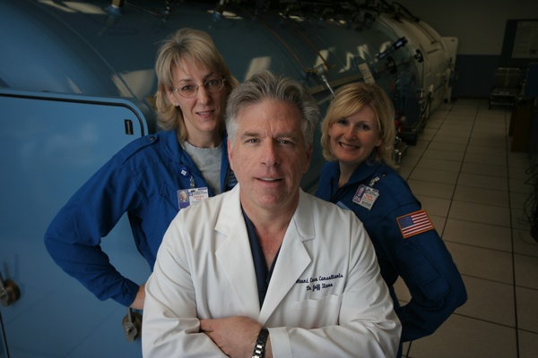 Dr. Jeffrey Stone and staff at hyperbarics