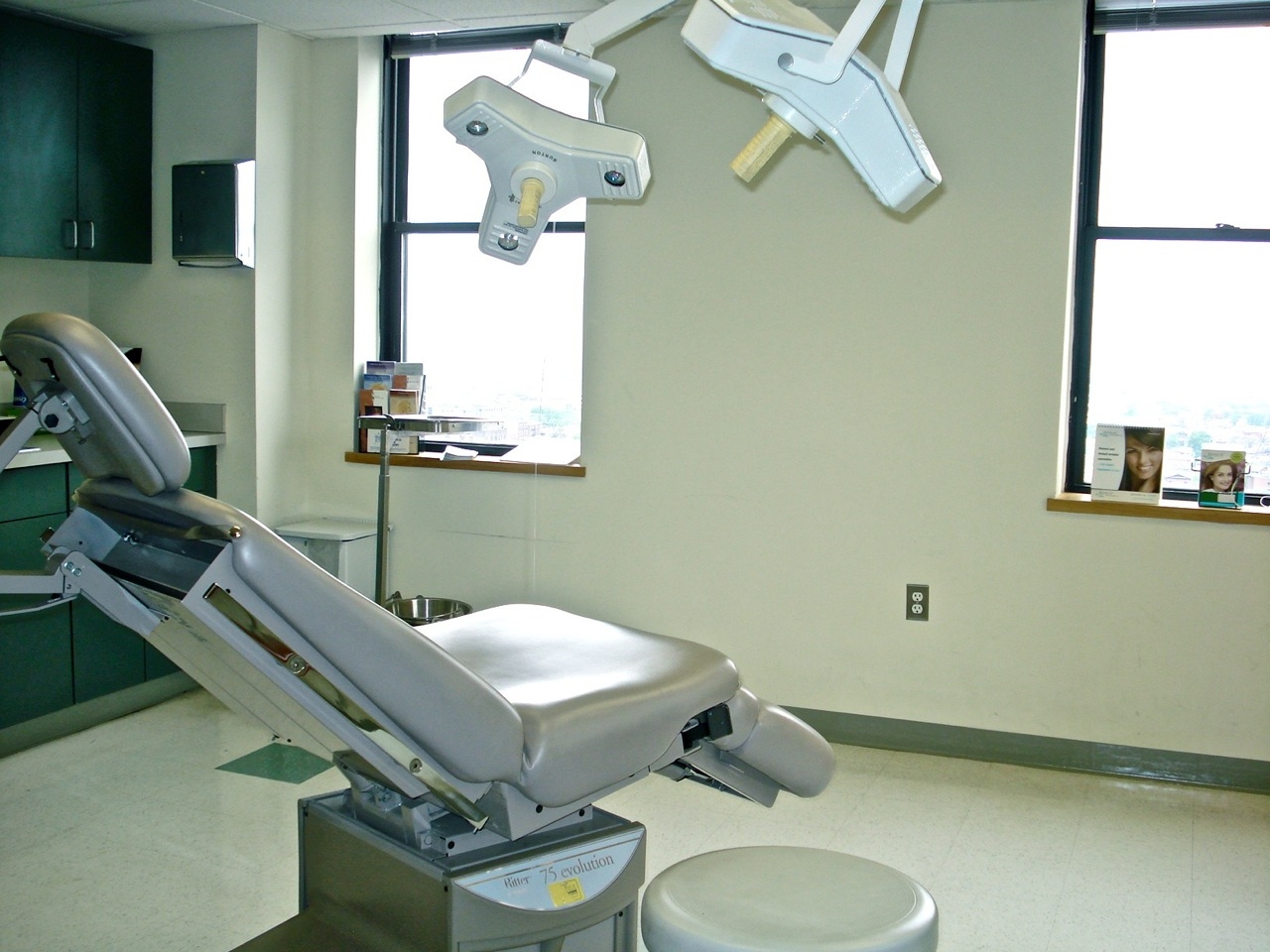 1-800-VENEERS